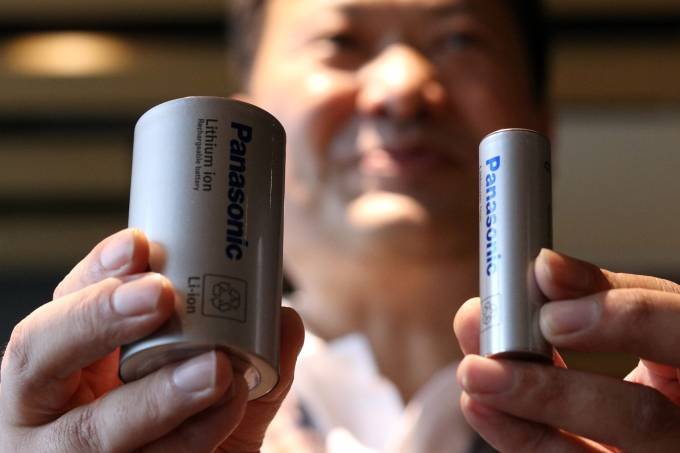 PANASONIC-AUTOS-BATTERIES-min.jpg